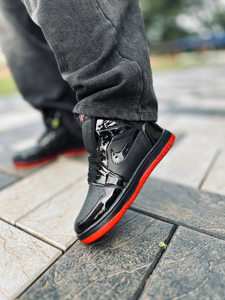 Nike AIR JORDAN BLACK RED