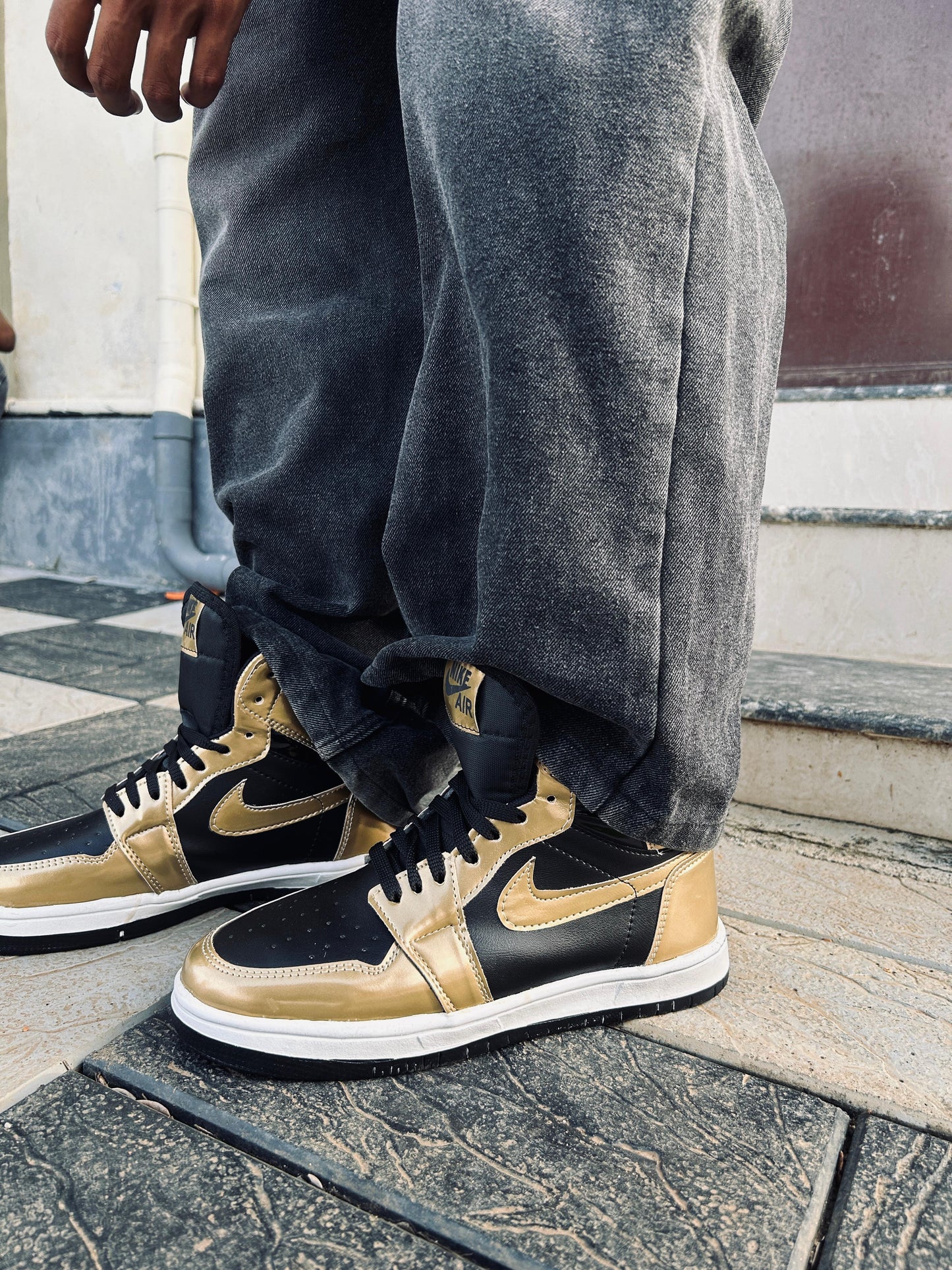 Nike AIR JORDAN GOLD BLACK